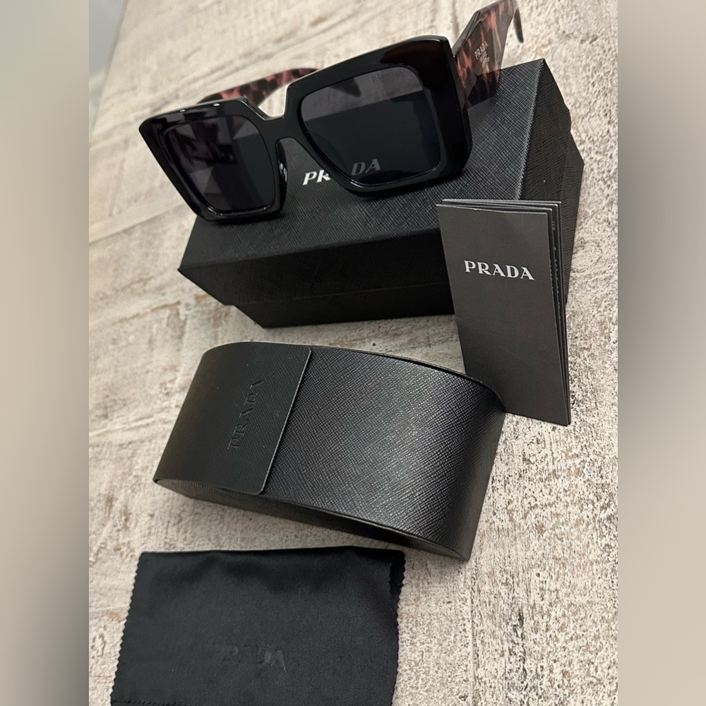 Brand NEW Authentic Prada Sunglasses PR23YS 1AB5S0 Black Dark Gray Square